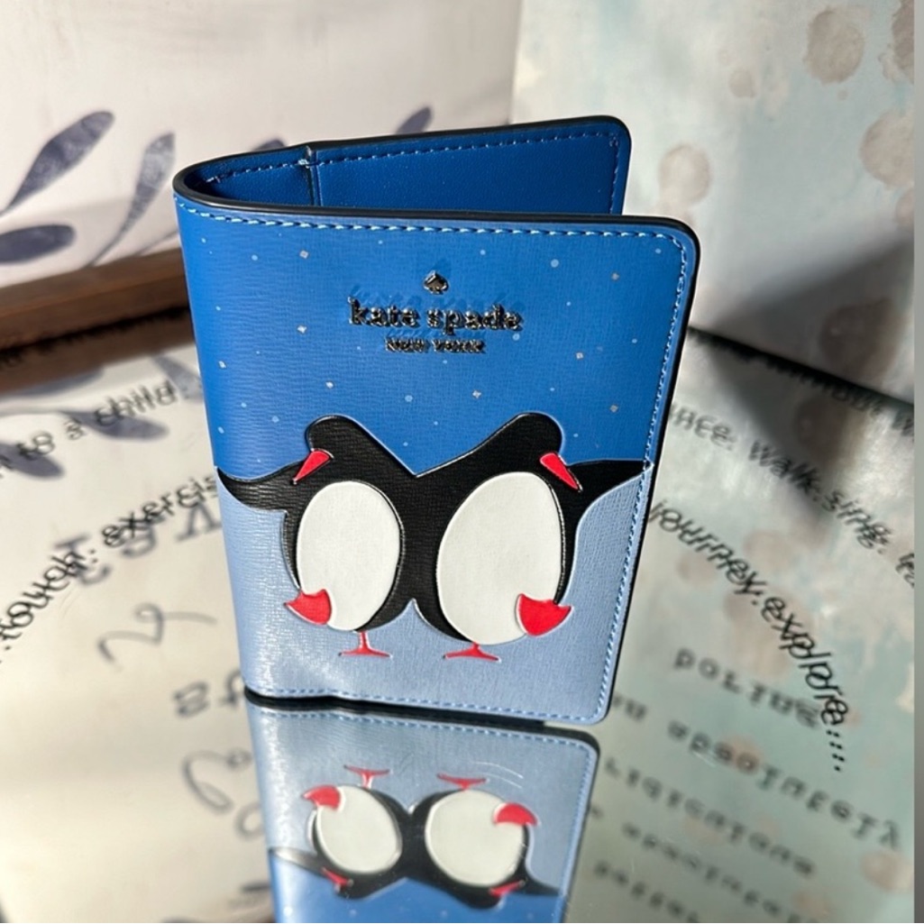 Kate Spade Euc++ Arctic Friends Penguin Passport Holder: Collector's Item (W89)